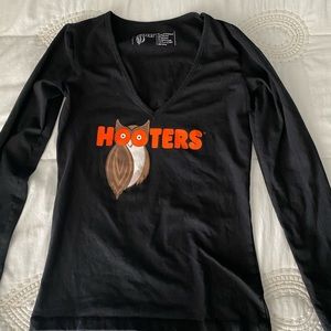 Hooters long sleeve size M